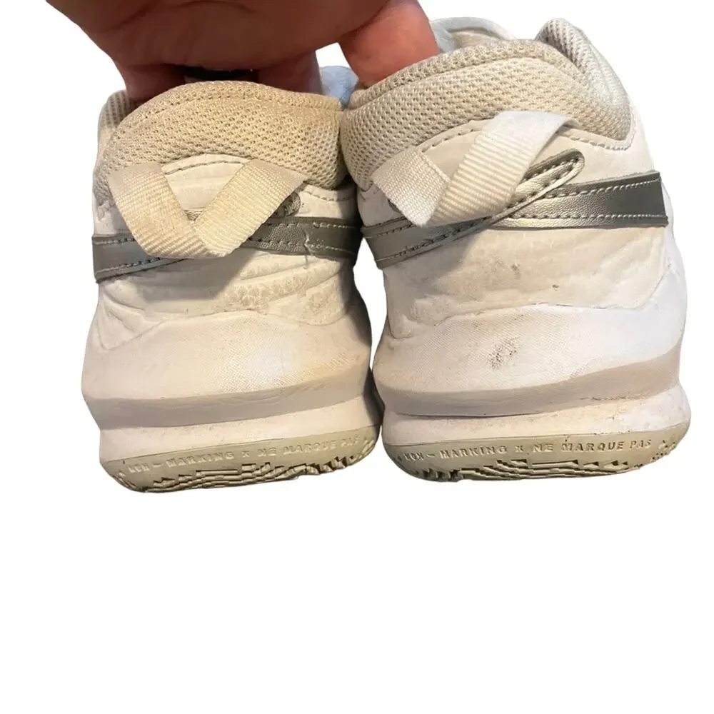 Nike basketball shoes size 6 (small men’s)